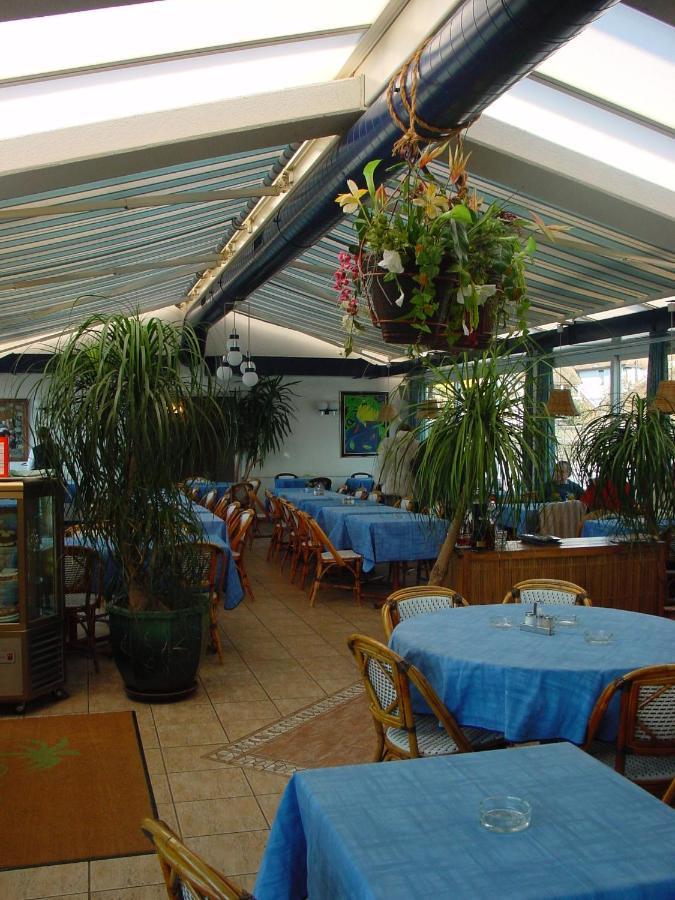 Hotel Du Port Вильнёв Экстерьер фото