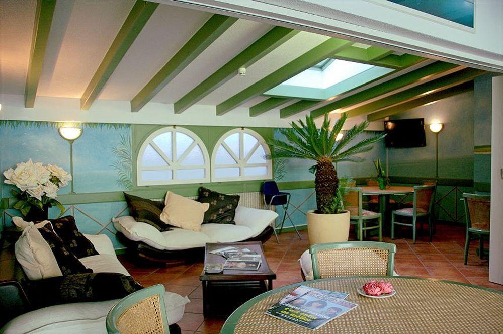 Hotel Du Port Вильнёв Экстерьер фото