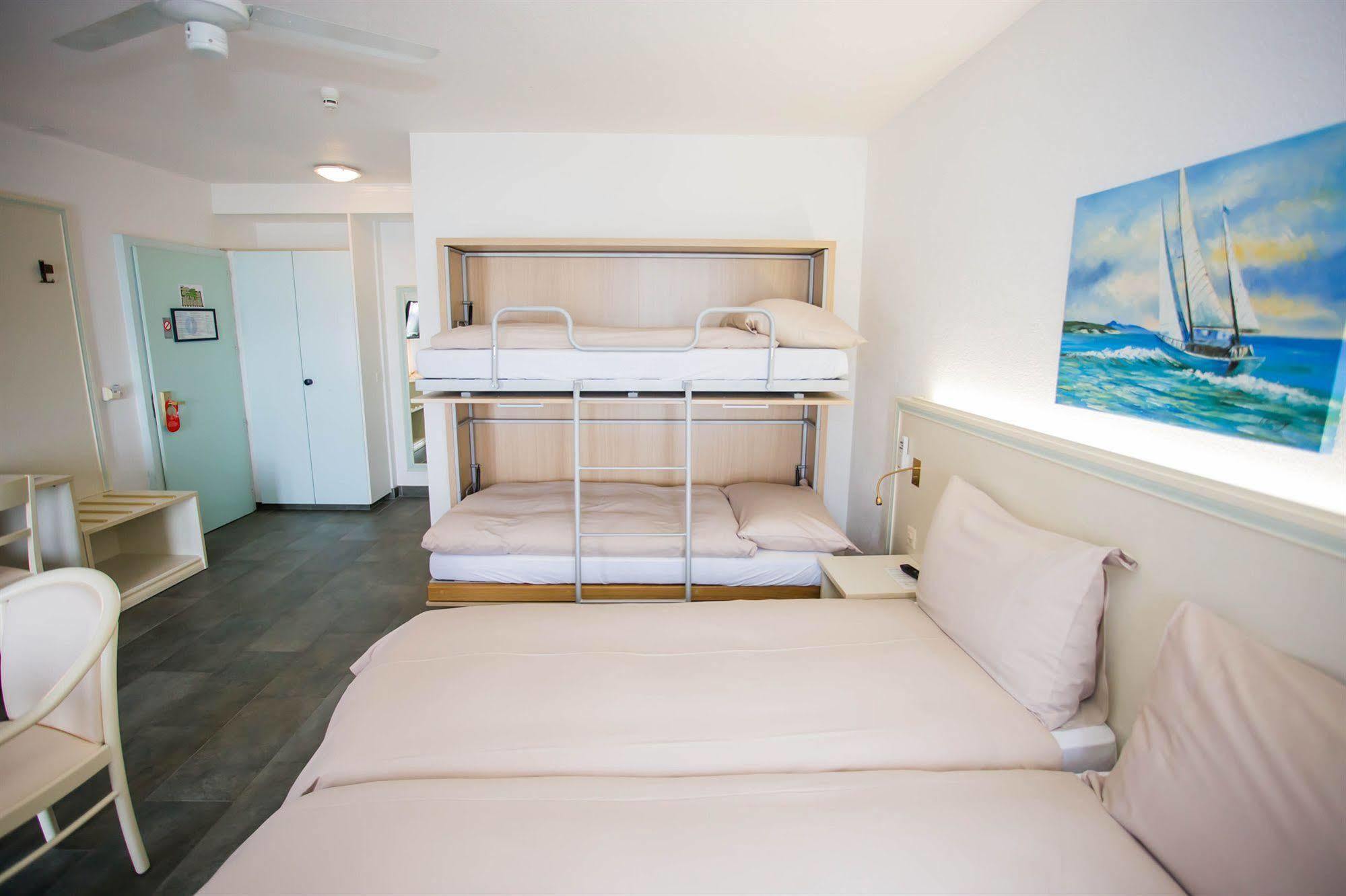 Hotel Du Port Вильнёв Экстерьер фото